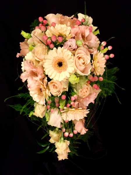 Ilon pisara -morsiuskimppu